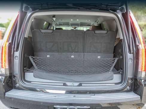 Used 2018 Cadillac Escalade 2WD image 34