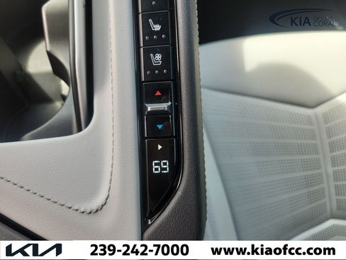 Used 2022 Chevrolet Corvette Stingray Preferred Conv w/ Z51 Performance Package RWD image 31