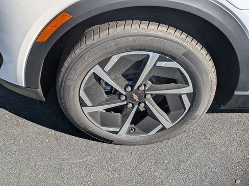 New 2026 Chevrolet Equinox EV LT image 11