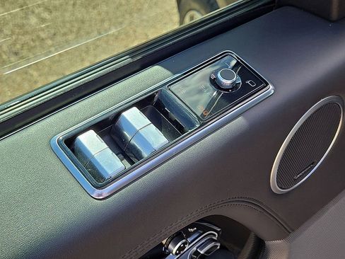 Used 2019 Land Rover Range Rover Autobiography image 22