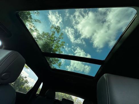 Used 2022 Audi e-tron Premium Plus w/ Premium Plus Package image 14