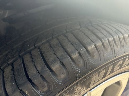 Used 2021 GMC Acadia Denali w/ Denali Technology Package image 12