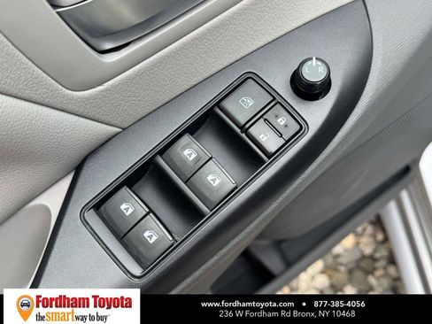 Used 2017 Toyota Sienna LE image 15