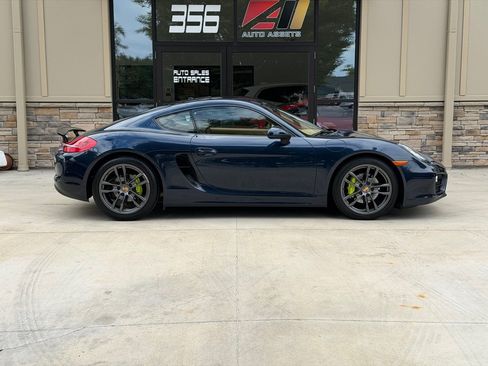 Used 2015 Porsche Cayman RWD image 2