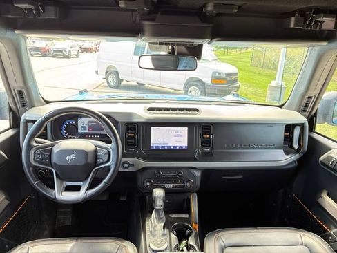 Used 2023 Ford Bronco Badlands w/ Sasquatch Package AWD/4WD image 12