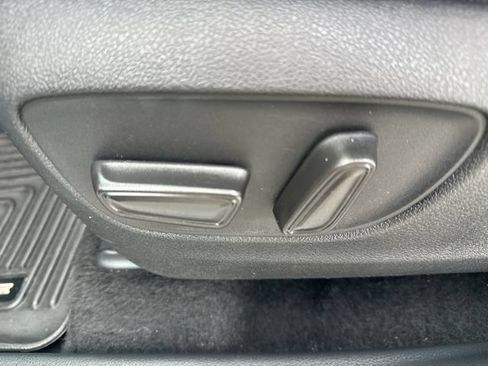 Used 2021 Toyota Highlander L FWD image 16