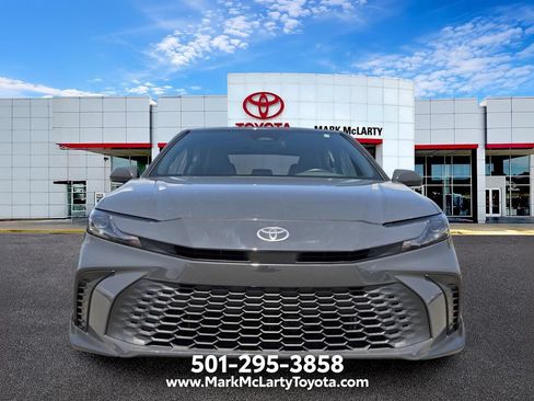 Used 2025 Toyota Camry SE FWD image 8
