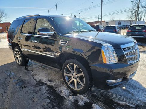 Used 2013 Cadillac Escalade Platinum image 3
