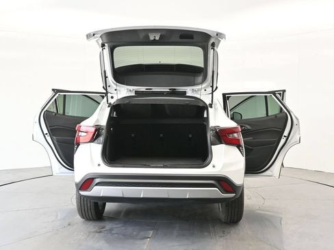 Used 2025 Chevrolet Trax LT w/ LT Convenience Package FWD image 45