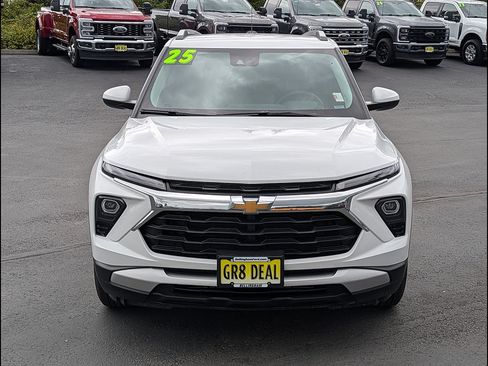 Used 2025 Chevrolet TrailBlazer LT AWD/4WD image 2