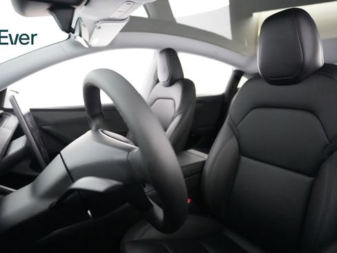 Used 2026 Tesla Model Y AWD image 4