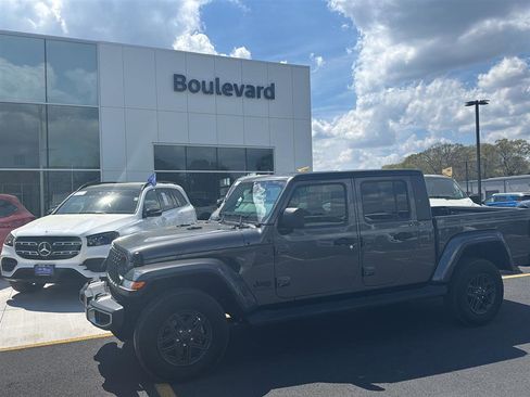 Used 2025 Jeep Gladiator Sport image 18