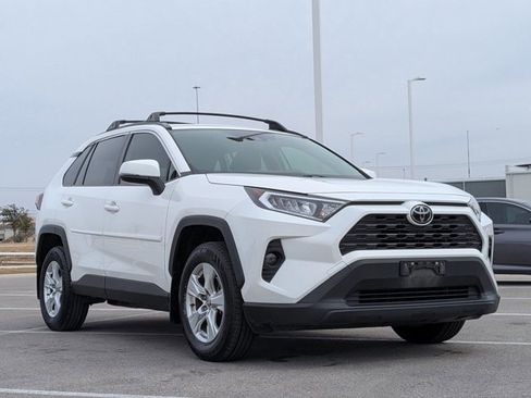 Used 2020 Toyota RAV4 XLE w/ Convenience Package image 3