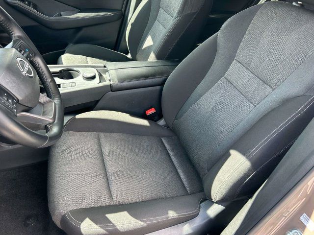 Certified 2025 Nissan Rogue SV AWD/4WD image 27