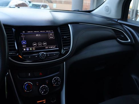 Used 2020 Chevrolet Trax LS FWD image 43