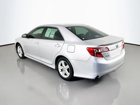 Used 2014 Toyota Camry SE FWD image 5
