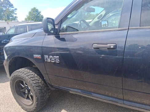 Used 2015 RAM 1500 Express AWD/4WD image 12