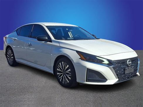 Used 2024 Nissan Altima 2.5 SV image 3