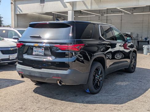 Used 2023 Chevrolet Traverse LS image 3