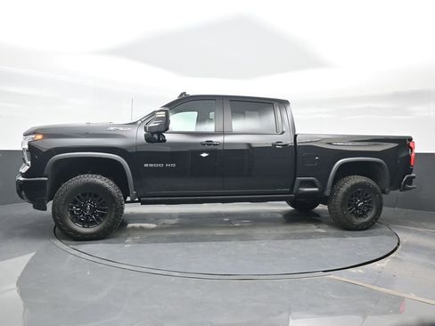Used 2024 Chevrolet Silverado 2500 ZR2 w/ Technology Package image 3