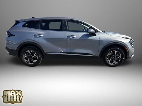 Used 2024 Kia Sportage LX AWD/4WD image 3