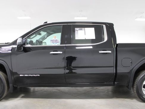 Used 2025 GMC Sierra 1500 SLT image 6