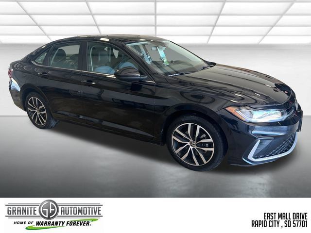 Used 2025 Volkswagen Jetta SE FWD image 8