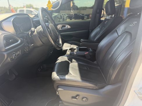 Used 2018 Chrysler Pacifica Touring-L Plus FWD image 22
