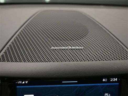 Used 2022 Volvo XC60 B5 Inscription image 31