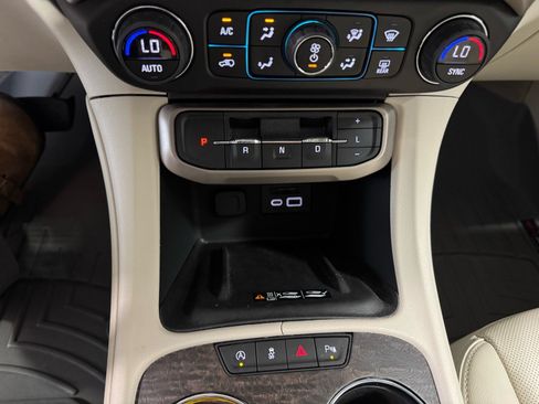 Used 2023 GMC Acadia Denali w/ Denali Ultimate Package AWD/4WD image 29
