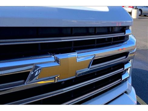 Used 2021 Chevrolet Silverado 2500 High Country AWD/4WD image 32