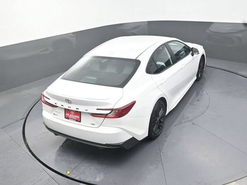 Used 2026 Toyota Camry SE FWD image 29