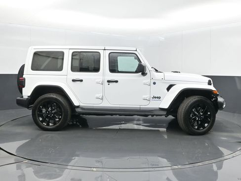Used 2025 Jeep Wrangler Unlimited Sahara image 8