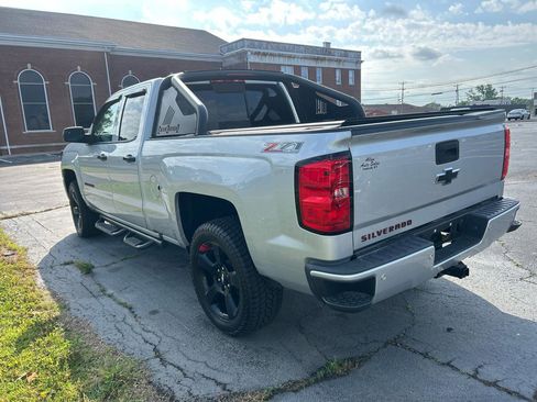 Used 2017 Chevrolet Silverado 1500 LT w/ Redline Edition AWD/4WD image 7