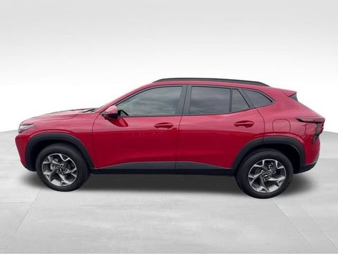 Used 2026 Chevrolet Trax LT FWD image 3
