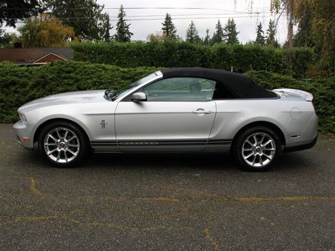 Used 2010 Ford Mustang Premium image 19