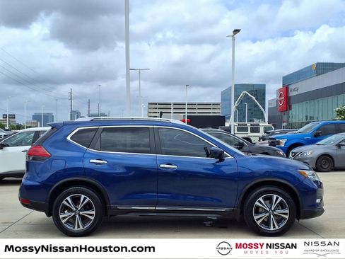 Used 2017 Nissan Rogue SL w/ SL Premium Package FWD image 8