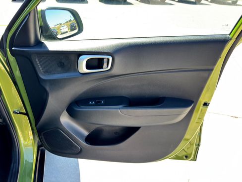 Used 2022 Hyundai Venue SEL w/ Cargo Package image 26