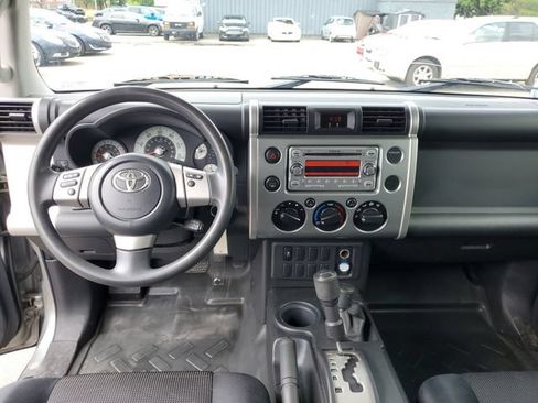 Used 2012 Toyota FJ Cruiser 4WD w/ Convenience Pkg image 25