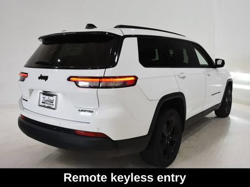 Used 2022 Jeep Grand Cherokee L Limited w/ Black Appearance Package AWD/4WD image 5