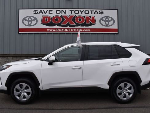 Certified 2025 Toyota RAV4 LE AWD/4WD image 4