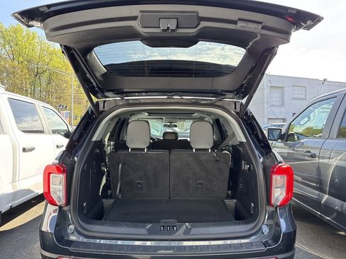 Used 2023 Ford Explorer XLT image 34