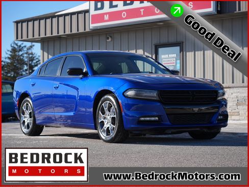 Used 2019 Dodge Charger SXT w/ Blacktop Package image 1