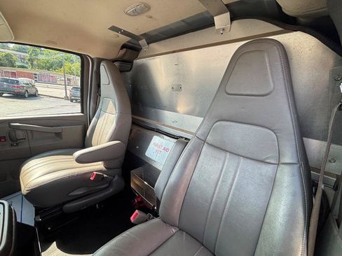 Used 2019 Chevrolet Express 2500 w/ Driver Convenience Package RWD image 15