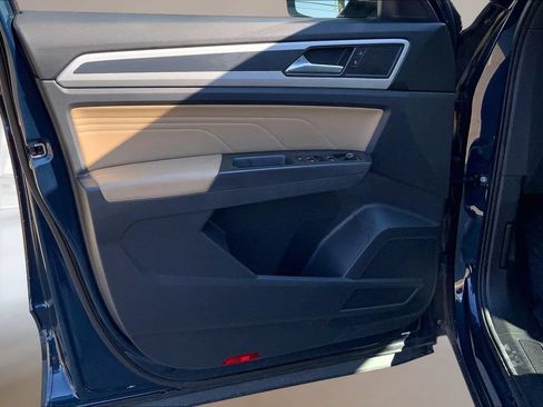 Certified 2022 Volkswagen Atlas Cross Sport SE FWD image 22