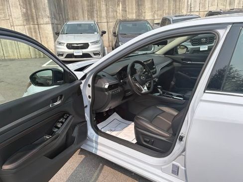 Used 2023 Nissan Altima 2.5 SR FWD image 14