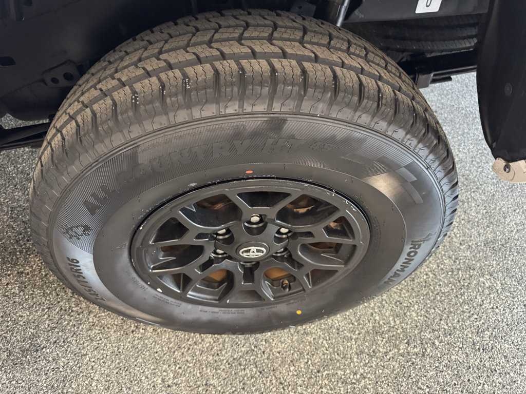 Used 2020 Toyota Tacoma SR5 RWD image 13