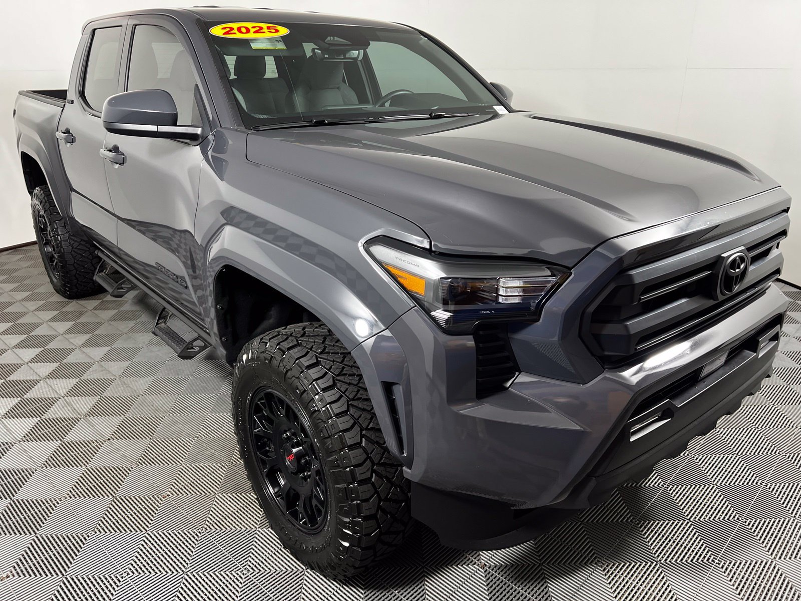 Certified 2025 Toyota Tacoma SR5 AWD/4WD image 3