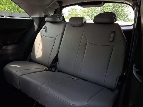 Used 2026 Toyota Sienna XLE FWD image 11