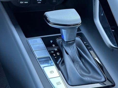 Used 2024 Hyundai Elantra Blue image 23